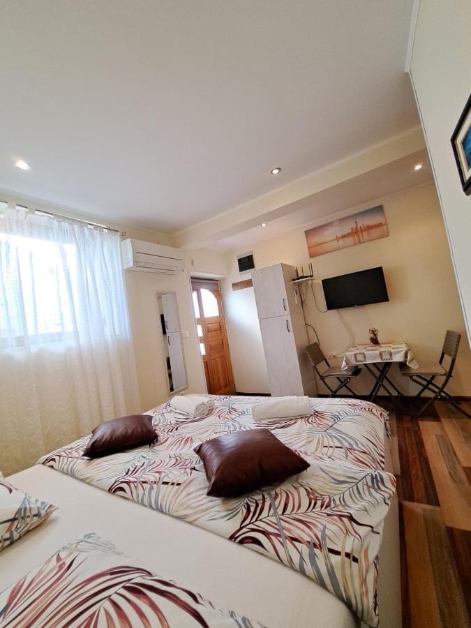 Meressa Nina&Leo Studio Apartments Новиград Екстериор снимка
