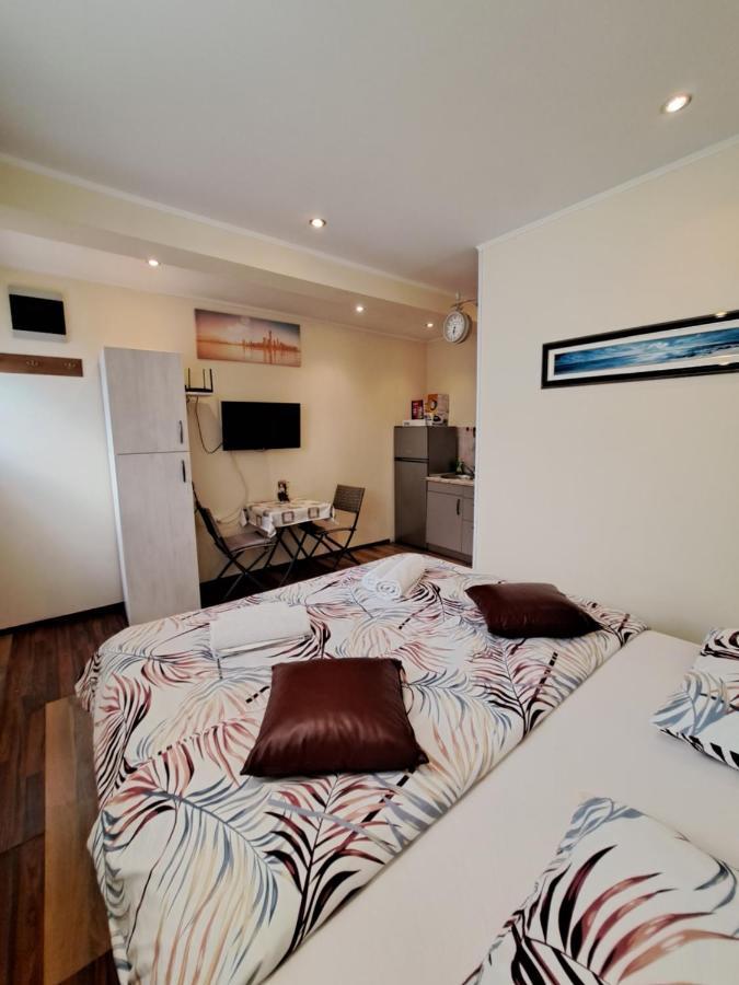 Meressa Nina&Leo Studio Apartments Новиград Екстериор снимка
