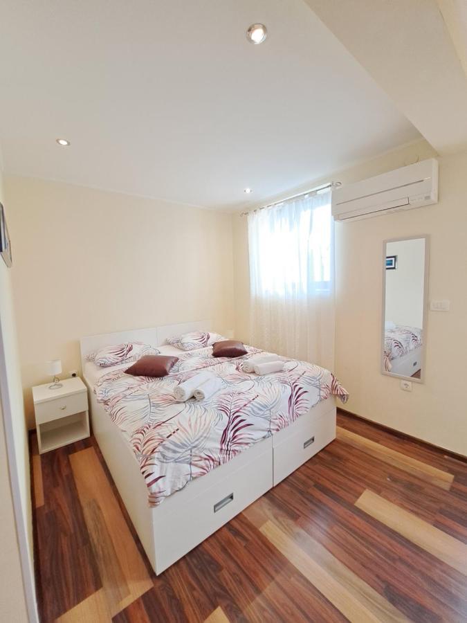 Meressa Nina&Leo Studio Apartments Новиград Екстериор снимка