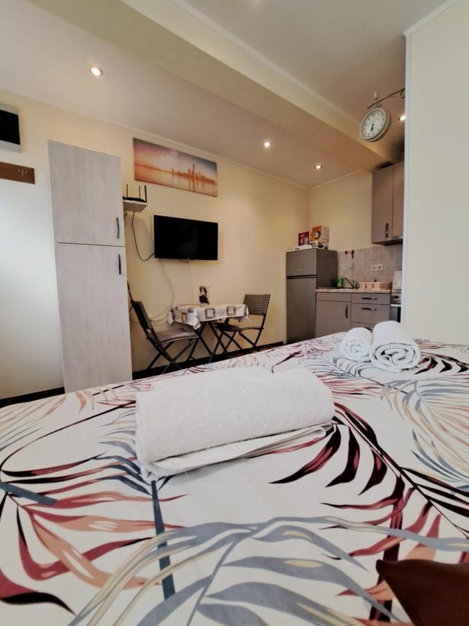 Meressa Nina&Leo Studio Apartments Новиград Екстериор снимка