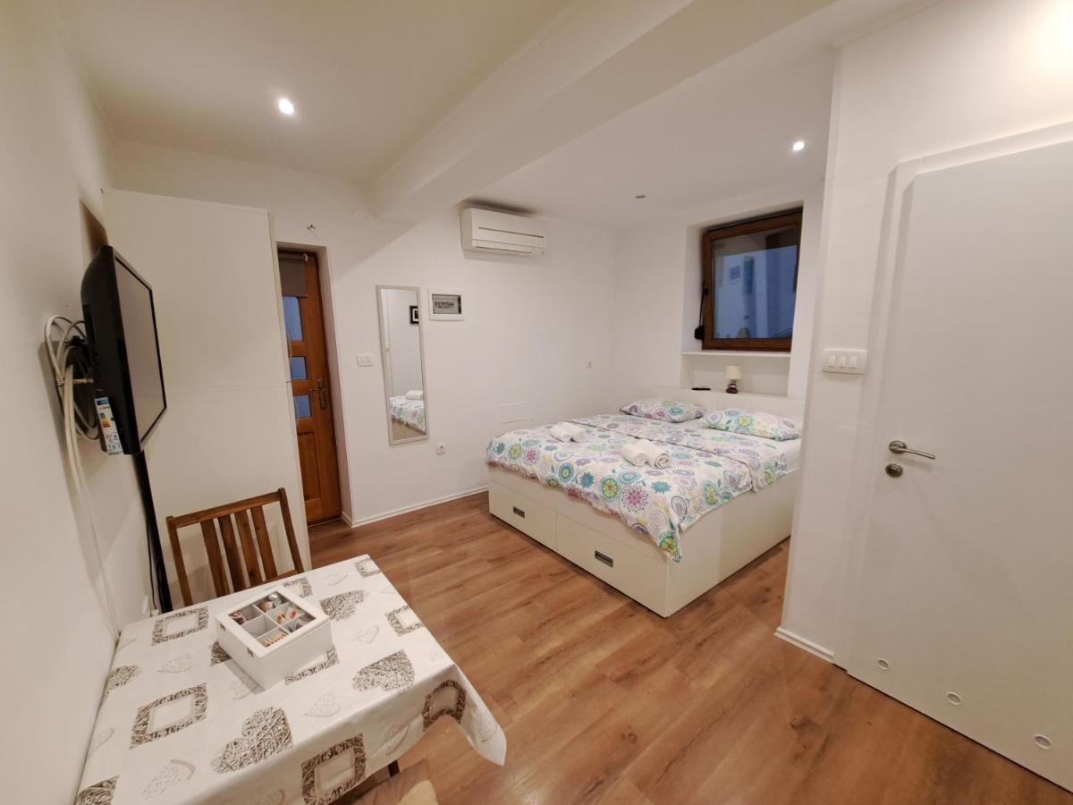 Meressa Nina&Leo Studio Apartments Новиград Екстериор снимка