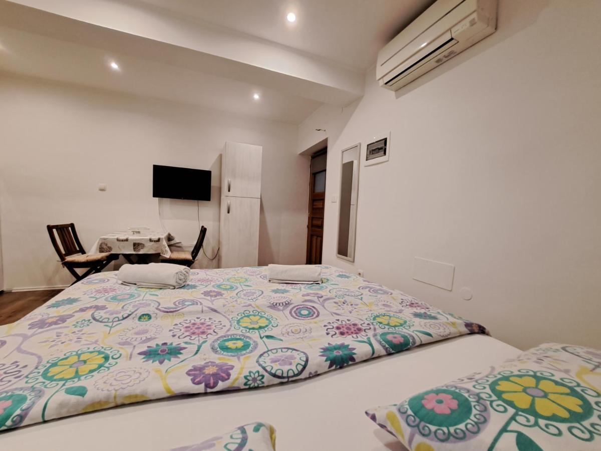 Meressa Nina&Leo Studio Apartments Новиград Екстериор снимка