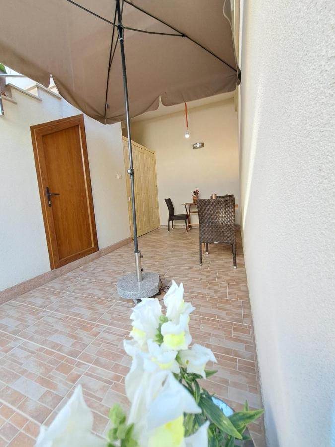 Meressa Nina&Leo Studio Apartments Новиград Екстериор снимка