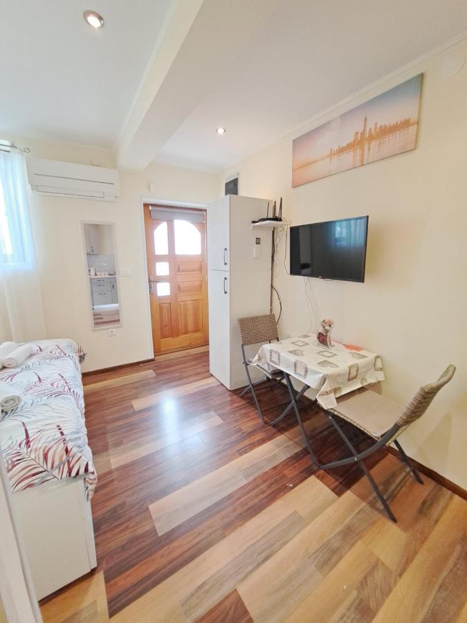 Meressa Nina&Leo Studio Apartments Новиград Екстериор снимка