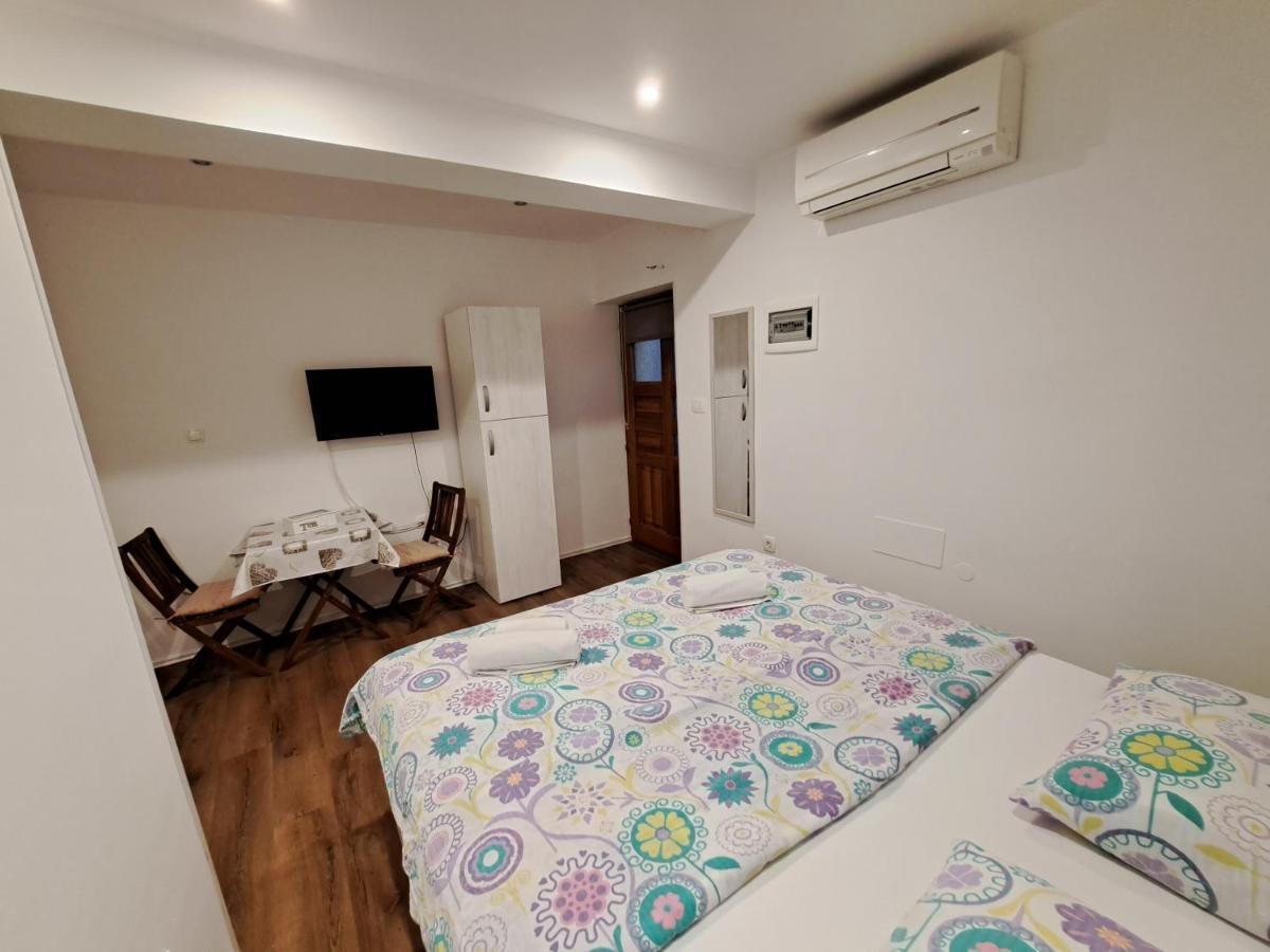 Meressa Nina&Leo Studio Apartments Новиград Екстериор снимка