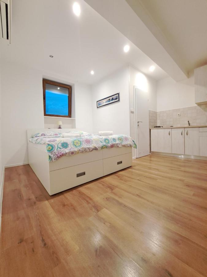Meressa Nina&Leo Studio Apartments Новиград Екстериор снимка