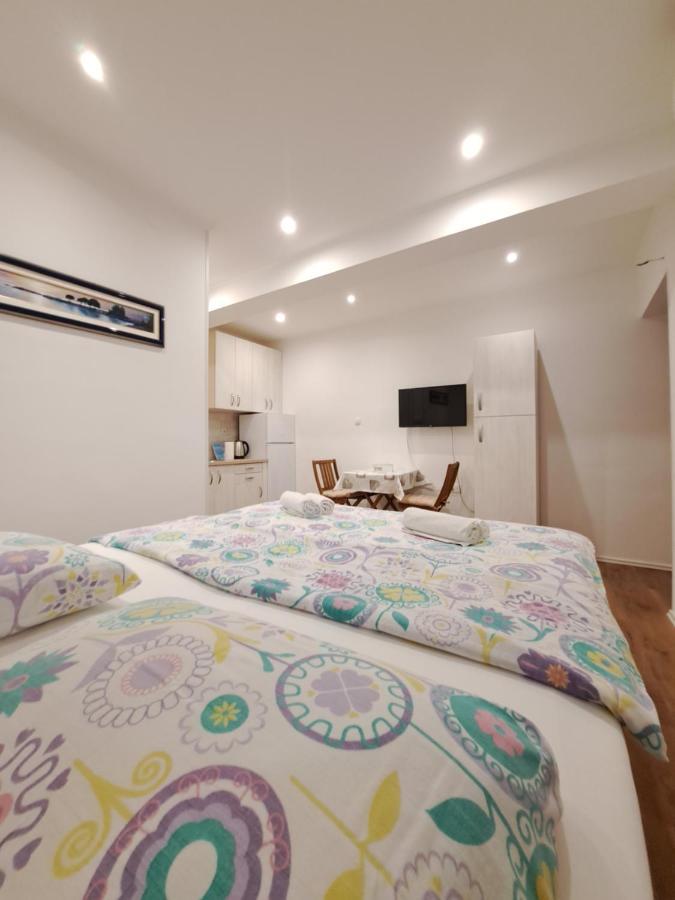 Meressa Nina&Leo Studio Apartments Новиград Екстериор снимка