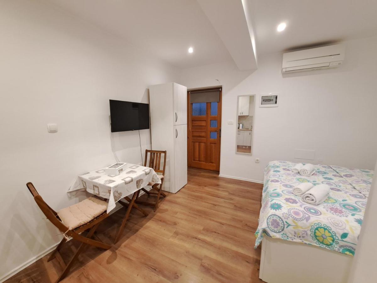 Meressa Nina&Leo Studio Apartments Новиград Екстериор снимка