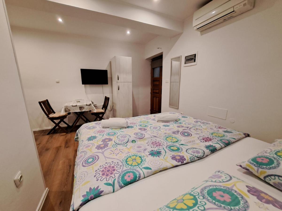 Meressa Nina&Leo Studio Apartments Новиград Екстериор снимка
