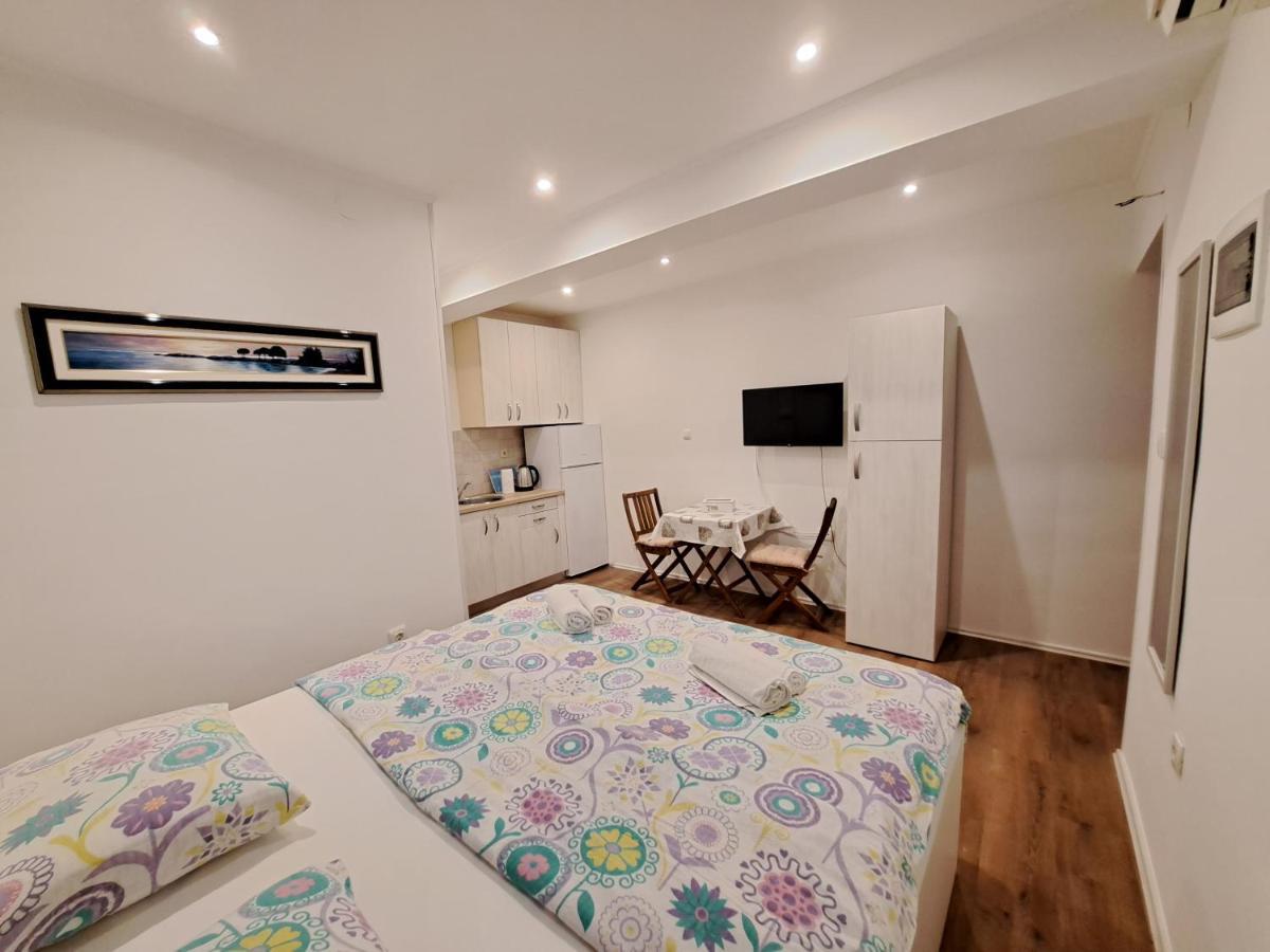 Meressa Nina&Leo Studio Apartments Новиград Екстериор снимка