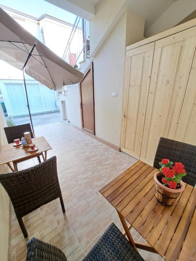 Meressa Nina&Leo Studio Apartments Новиград Екстериор снимка