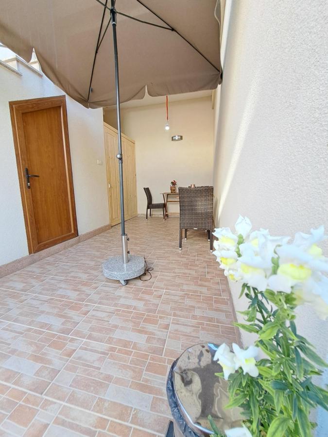 Meressa Nina&Leo Studio Apartments Новиград Екстериор снимка