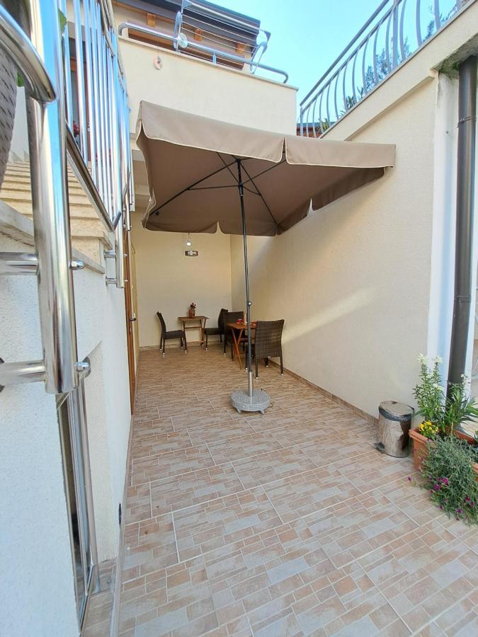 Meressa Nina&Leo Studio Apartments Новиград Екстериор снимка