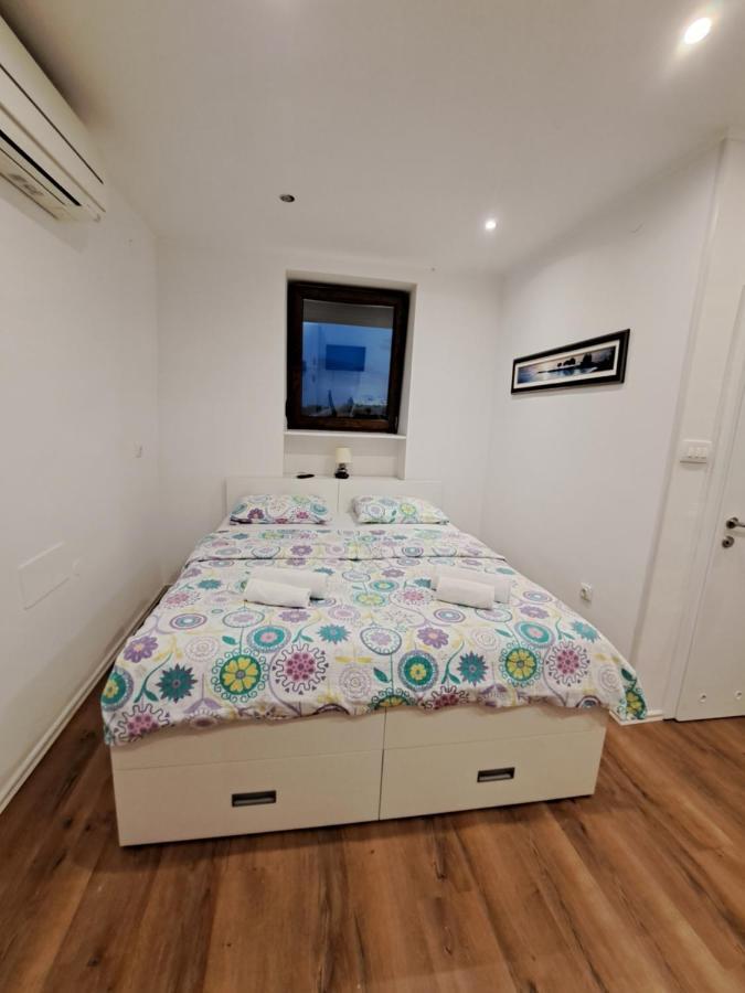 Meressa Nina&Leo Studio Apartments Новиград Екстериор снимка