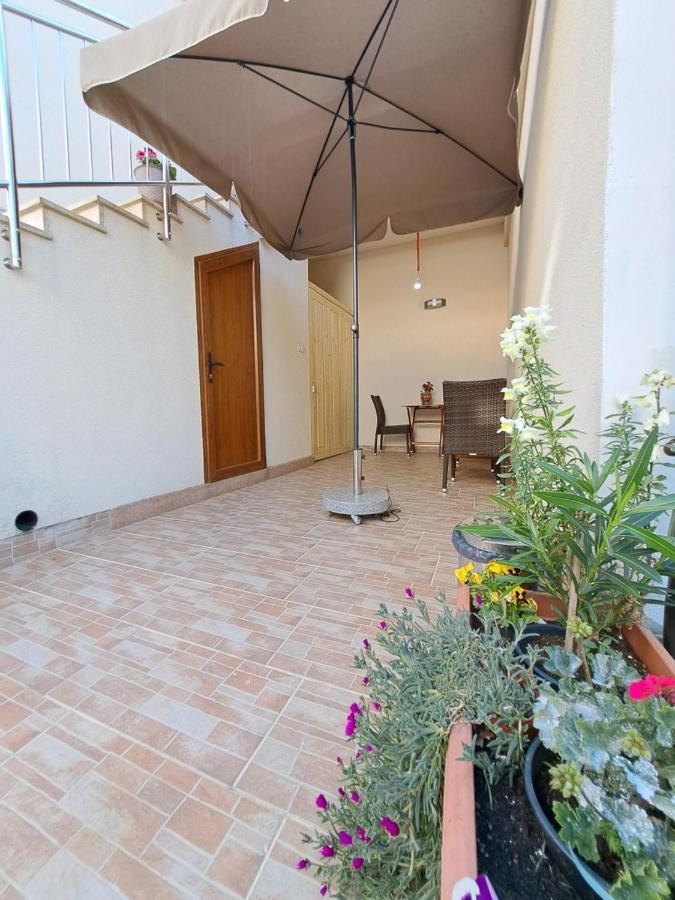 Meressa Nina&Leo Studio Apartments Новиград Екстериор снимка